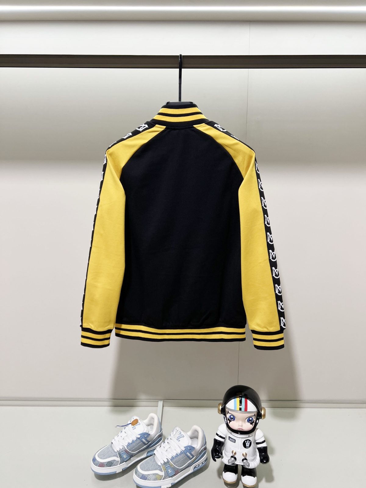 Moncler Unisex Jacket Size S-XXL - Image 9