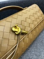 Bottega Veneta Andiamo Clutch 30*13*4cm - Image 4