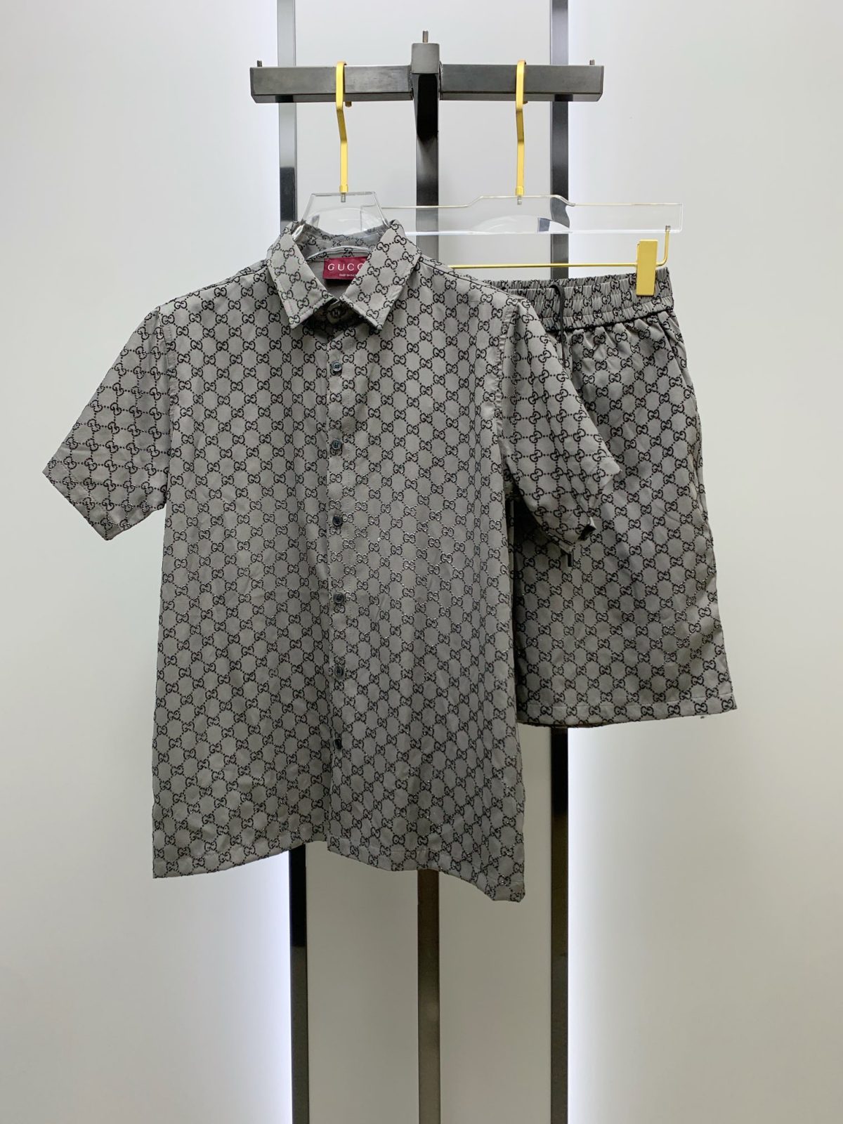 Gucci Sommeranzug Size M-XXL - Image 1