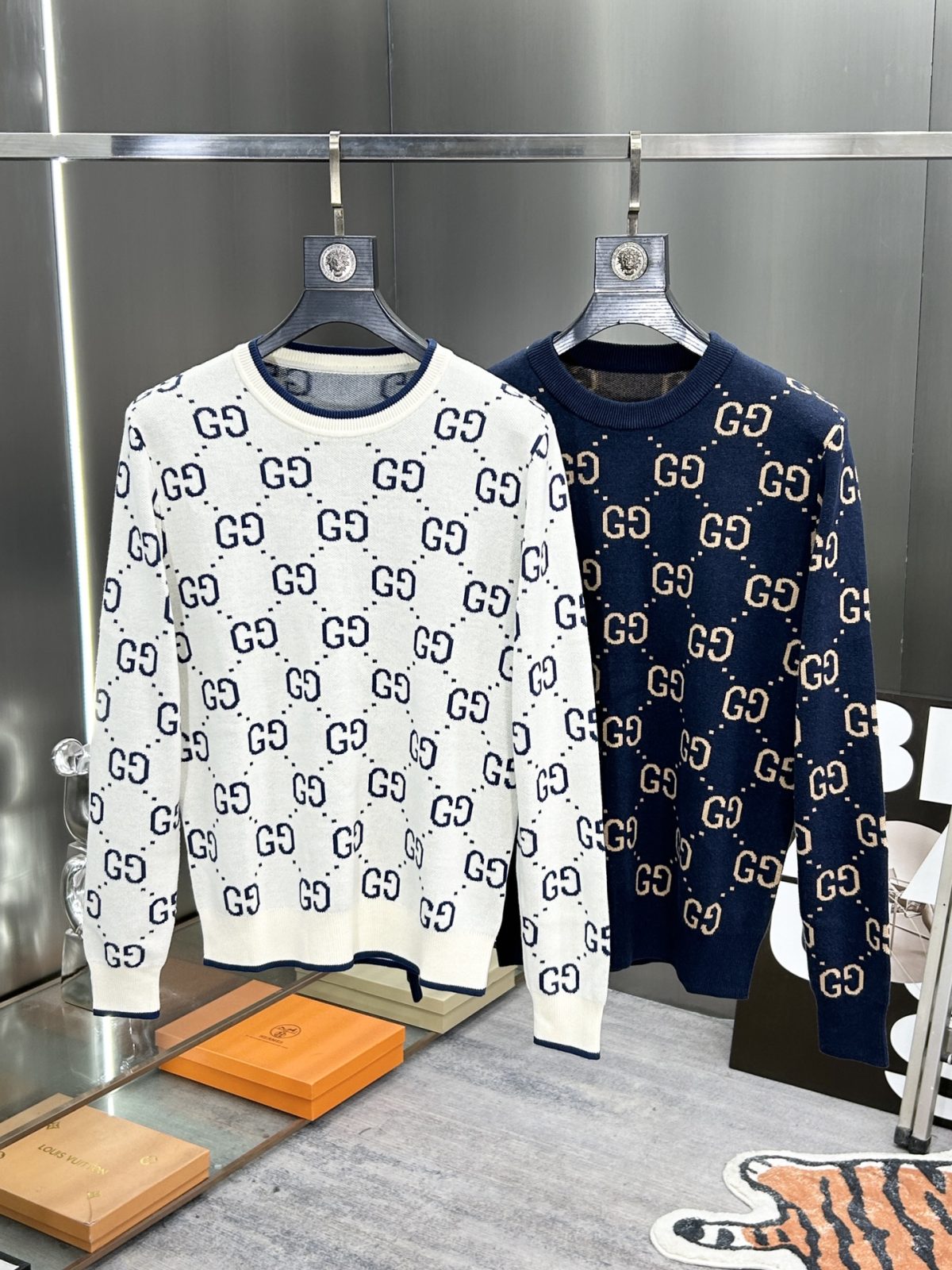 Gucci Unisex Sweatshirt Size S-XXL 2-Color - Image 1