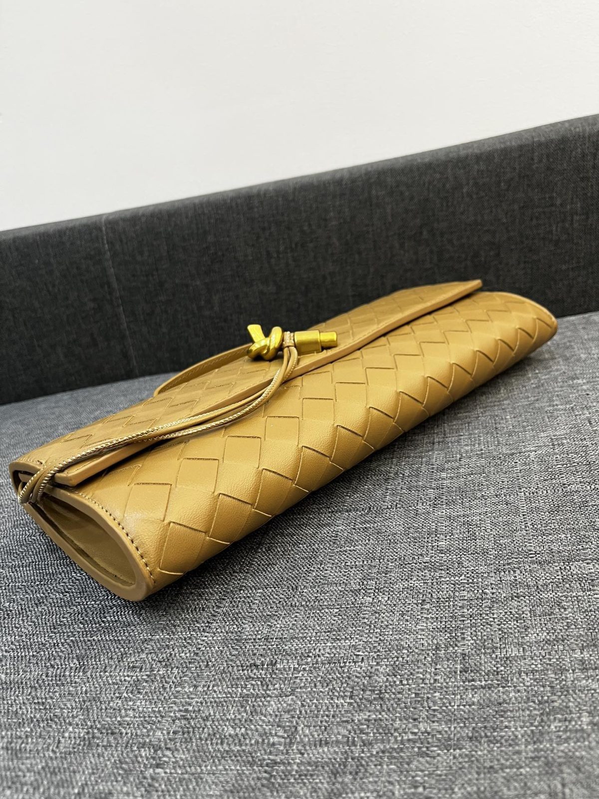 Bottega Veneta Andiamo Clutch 30*13*4cm - Image 5