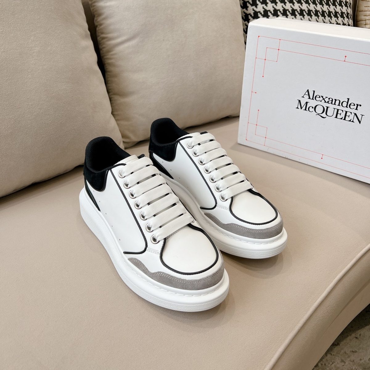 Alexander McQueen Oversized Sneaker size 36-46 - Image 1