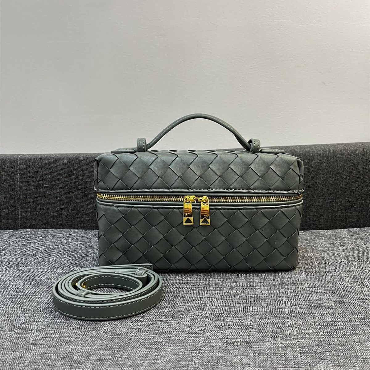 Bottega Veneta Vanity Case Shoulder Bags 24*13*6cm - Image 1