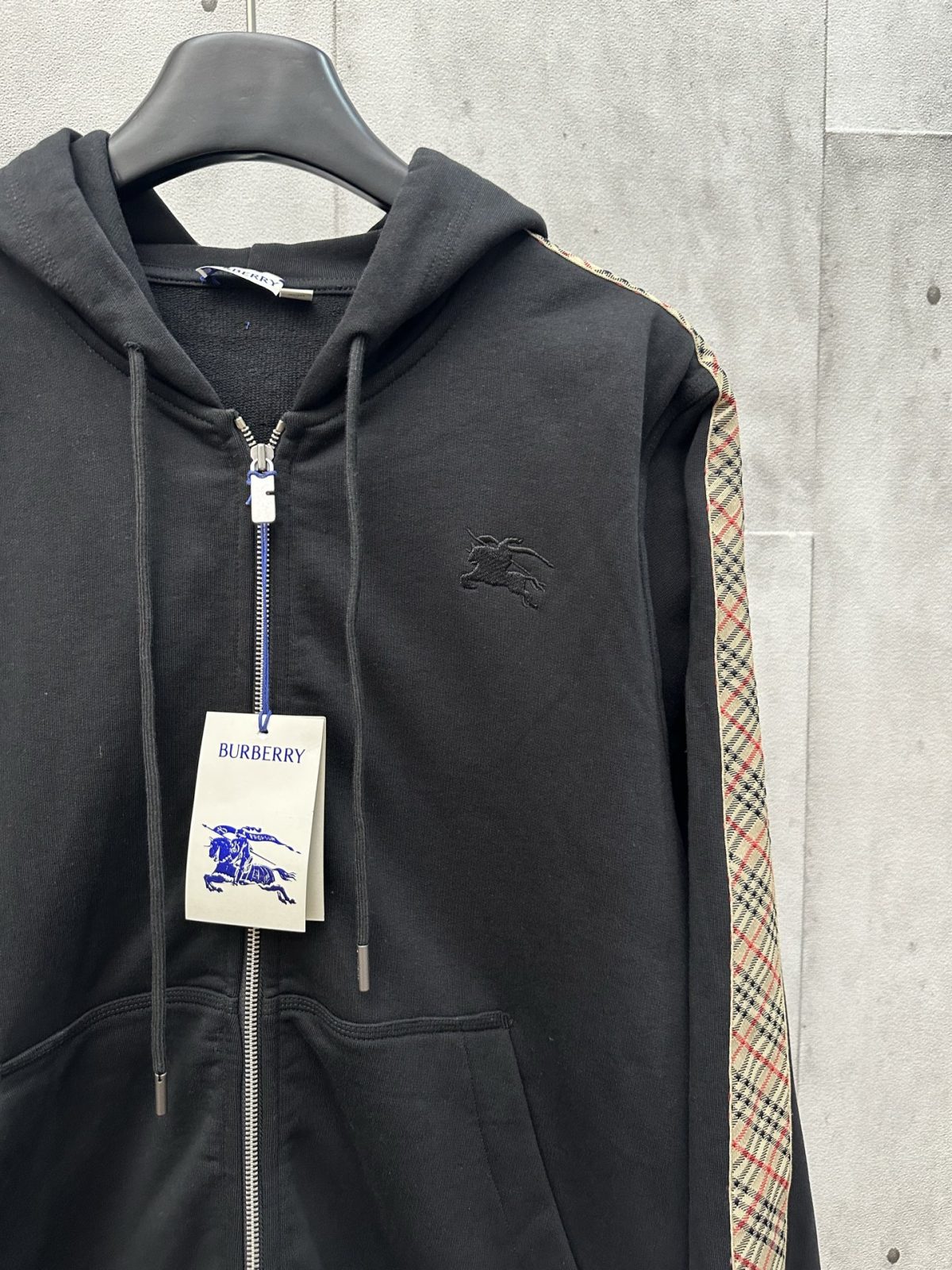 Burberry Unisex Jacket Size S-XL - Image 4
