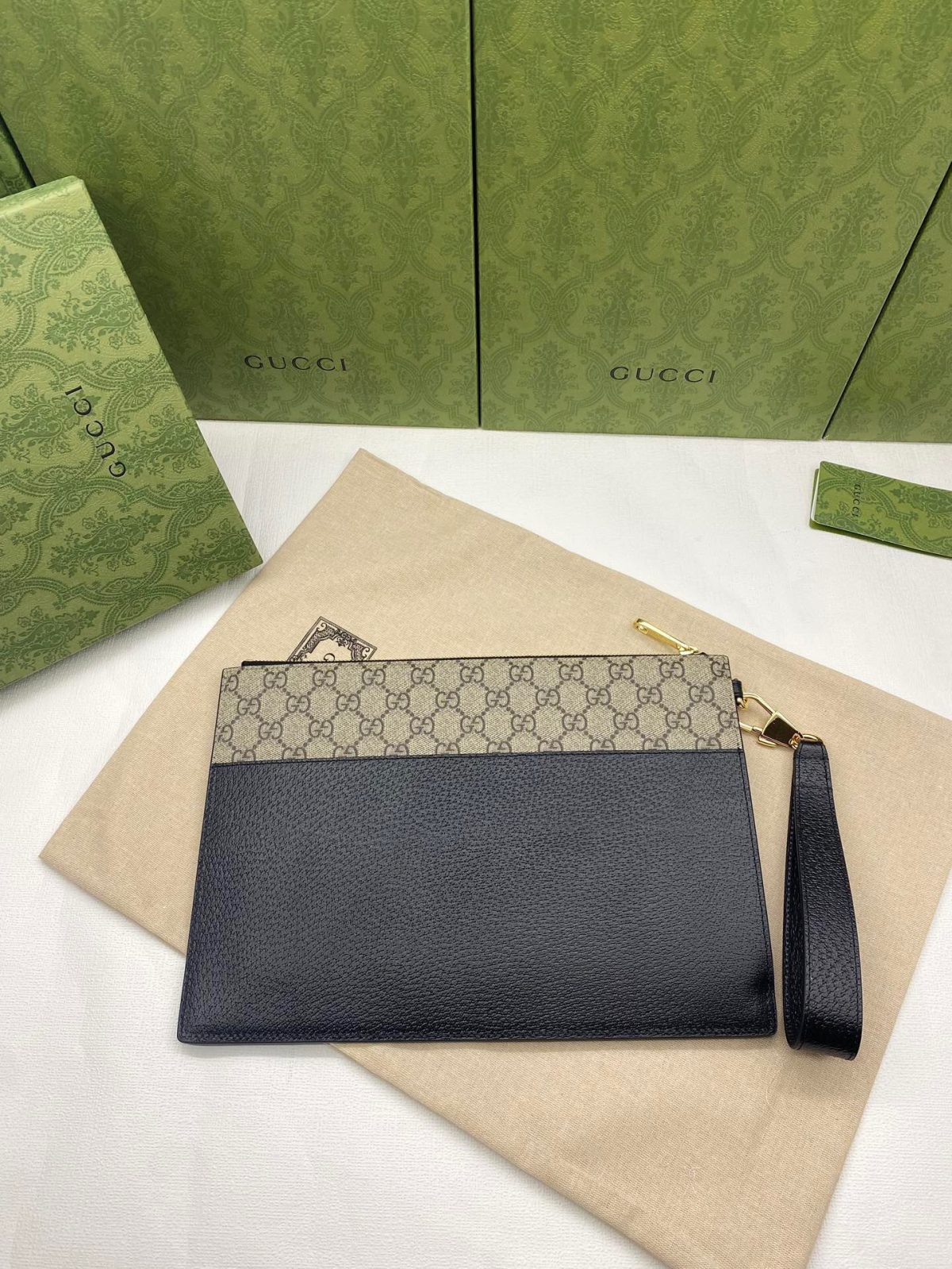 Gucci GG Supreme Unisex Clutch Bags 30*21cm - Image 3