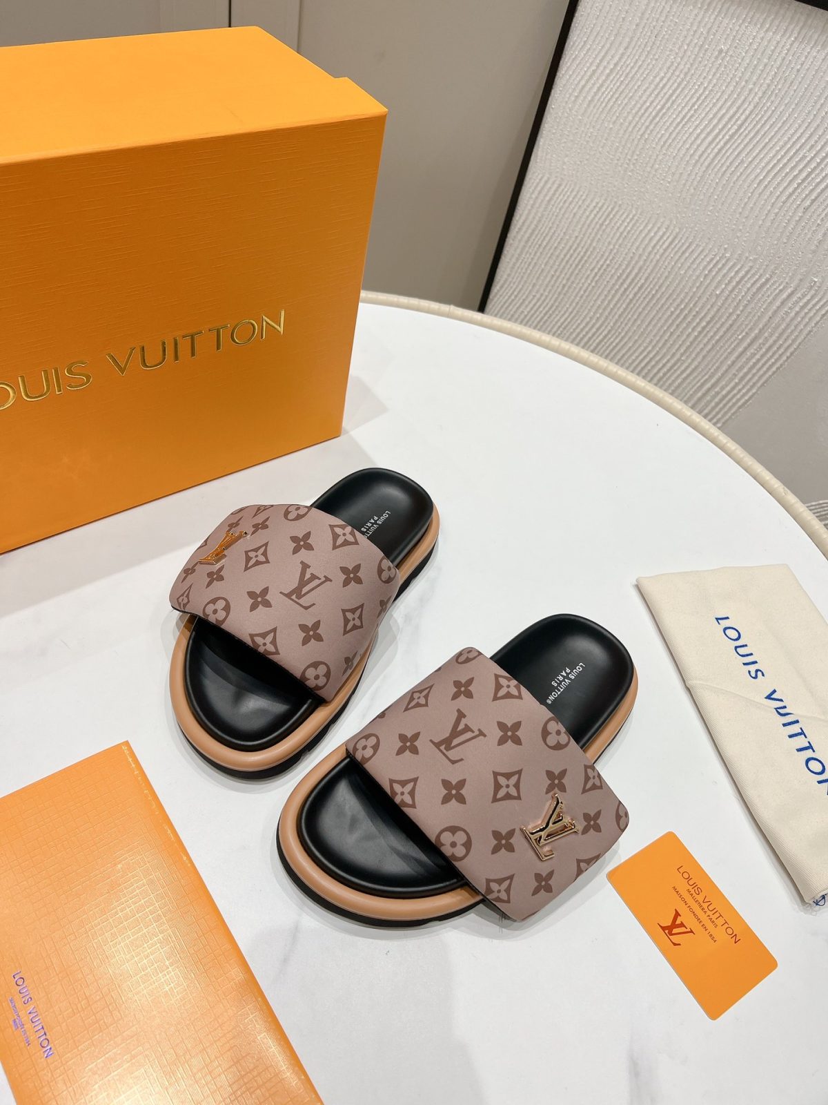 Louis Vuitton Slippers Size 36-45 - Image 4