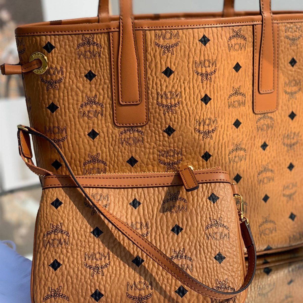 MCM Reversible Liz Shopper in Visetos Bags 37*31*25cm - Image 9