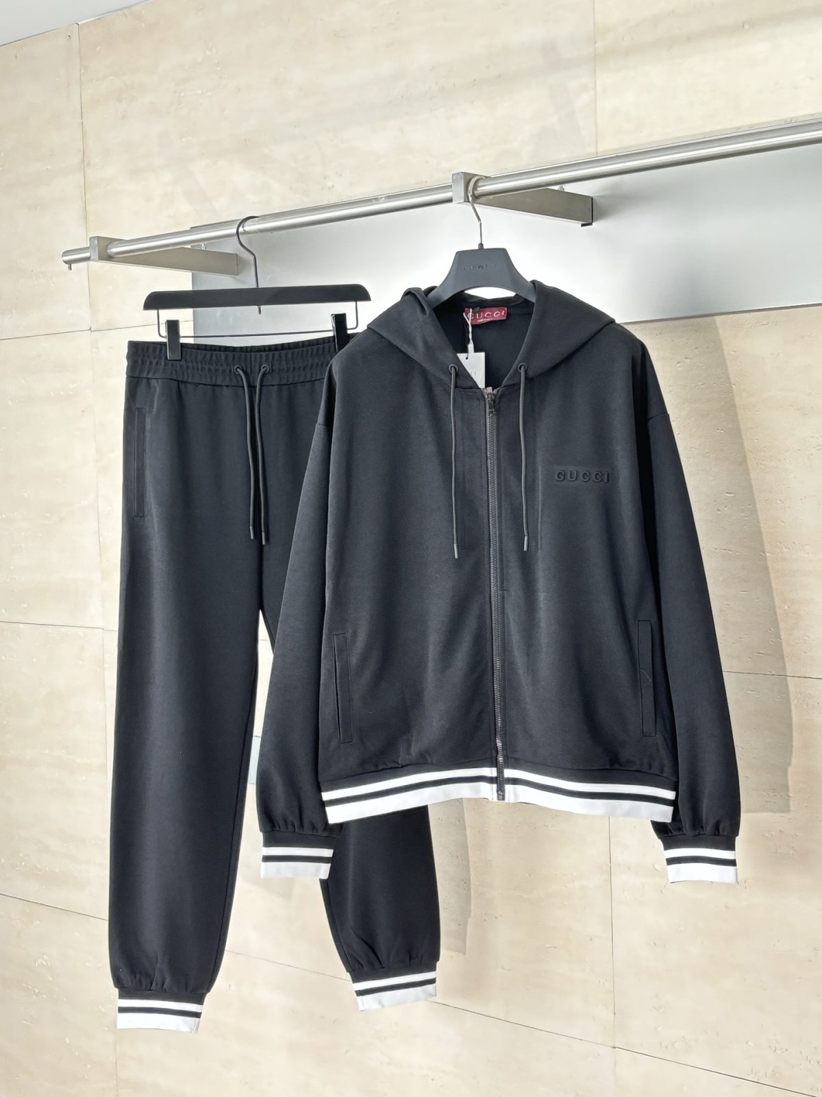 Gucci 2025FW New Unisex Sommeranzug Size S-XL - Image 1