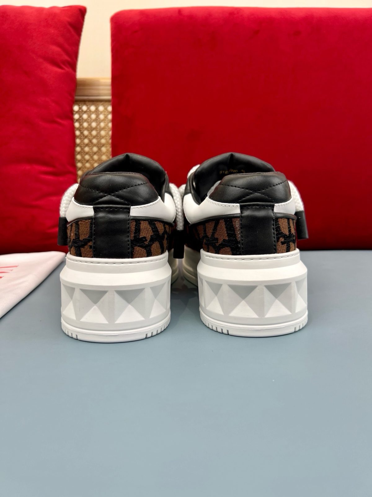 Valentino 2023 new Sneaker size 35-46 - Image 3