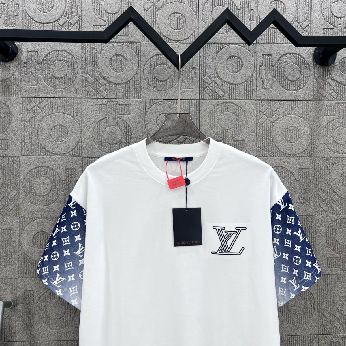 Louis Vuitton T Shirt  Embroider Logo Size XS-L - Image 5