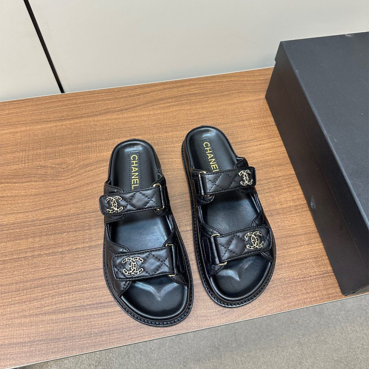 Chanel 2025ss New Slippers Size 36-41 - Image 1