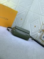 Louis Vuitton M83560 Pilot Shoulder Bags Size 20*12*5cm - Image 4