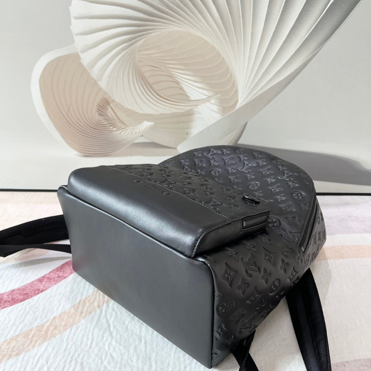 Louis Vuitton M46109 Racer Backpack Size 41*33*18cm - Image 5