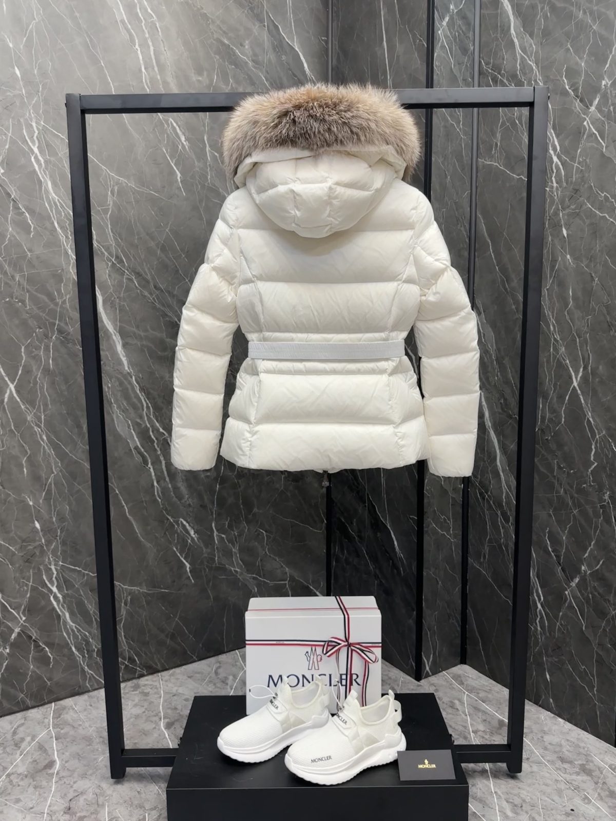 Moncler Boed Women Down Jacket Size S-XL - Image 9