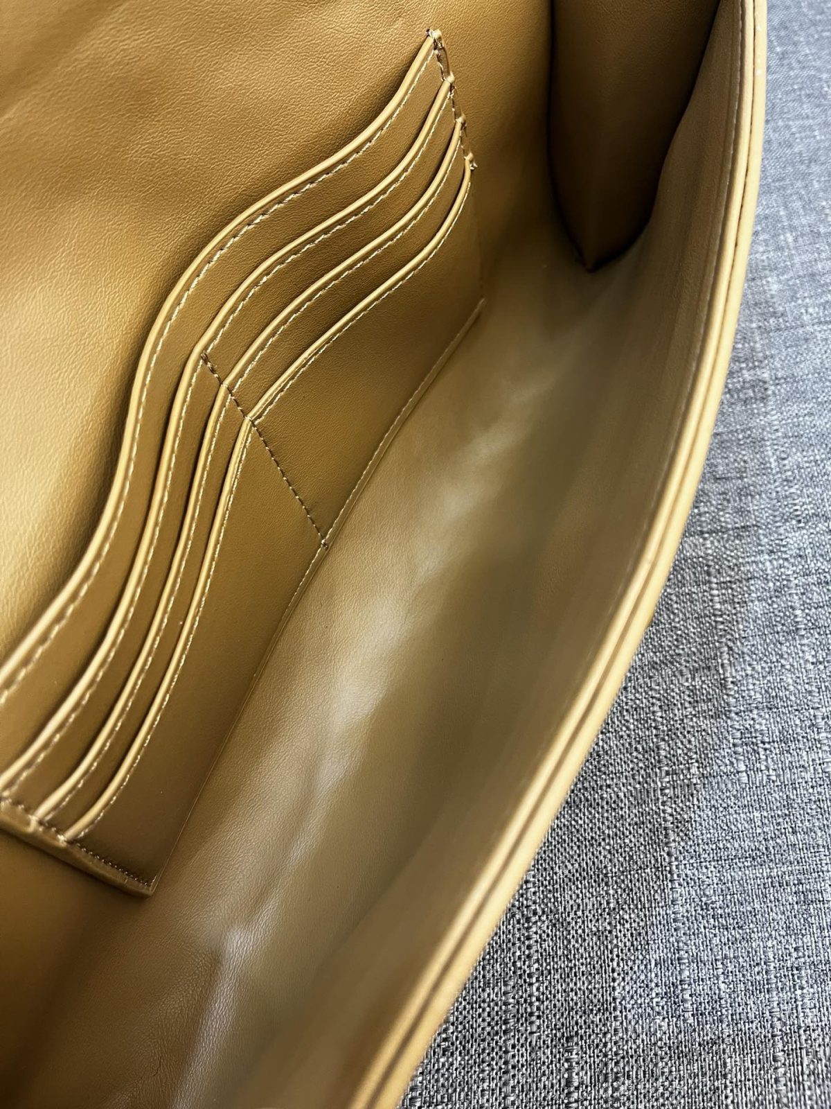 Bottega Veneta Andiamo Clutch 30*13*4cm - Image 7