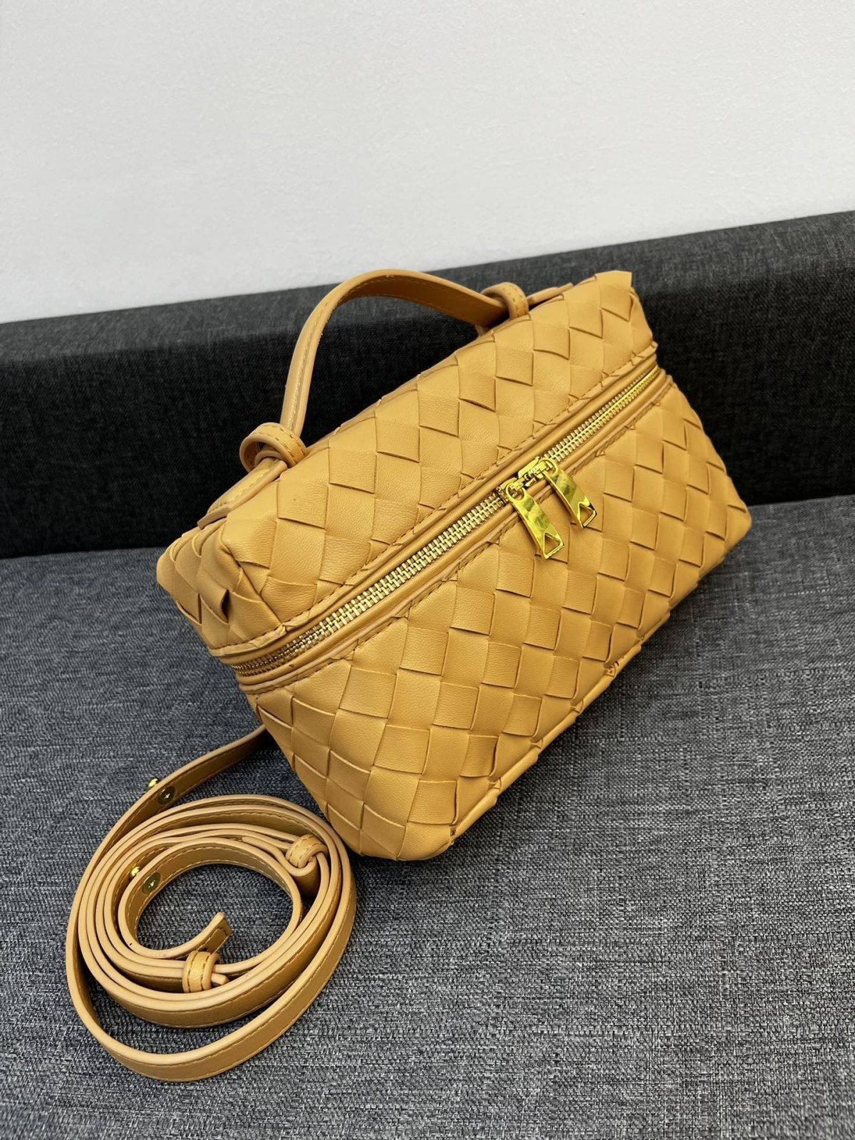 Bottega Veneta Vanity Case Shoulder Bags 24*13*6cm - Image 5