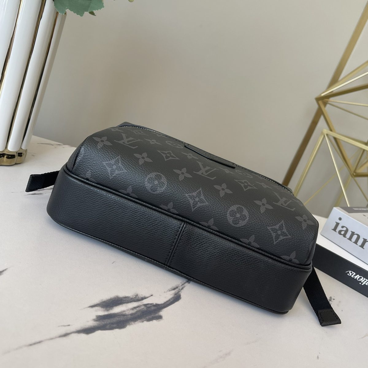 Louis Vuitton M30233 Outdoor Messenger Men Bags Size 29.5*20*10.5cm - Image 7
