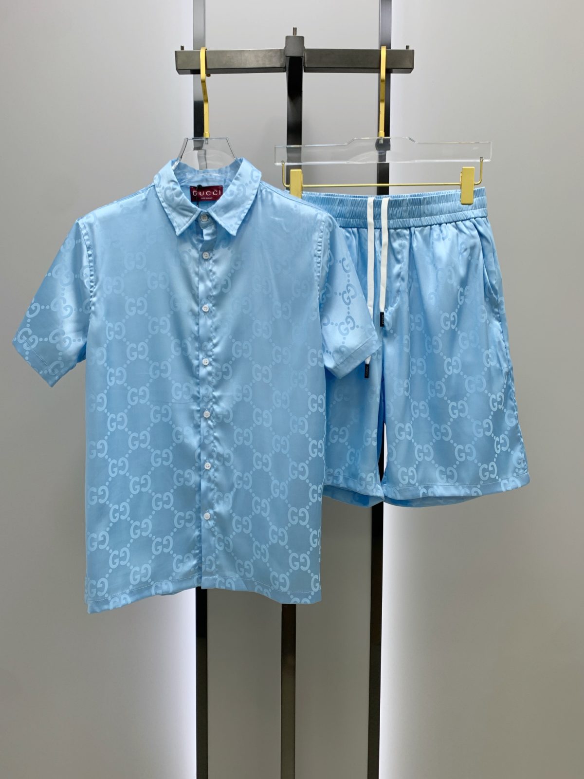 Gucci Sommeranzug Size M-XXL - Image 1