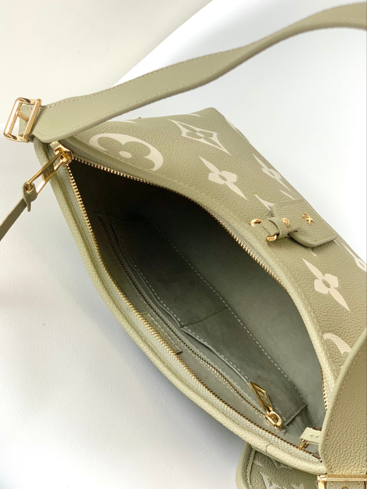 Louis Vuitton M46672 CarryAll Women Bags Size 29*24*12cm - Image 8