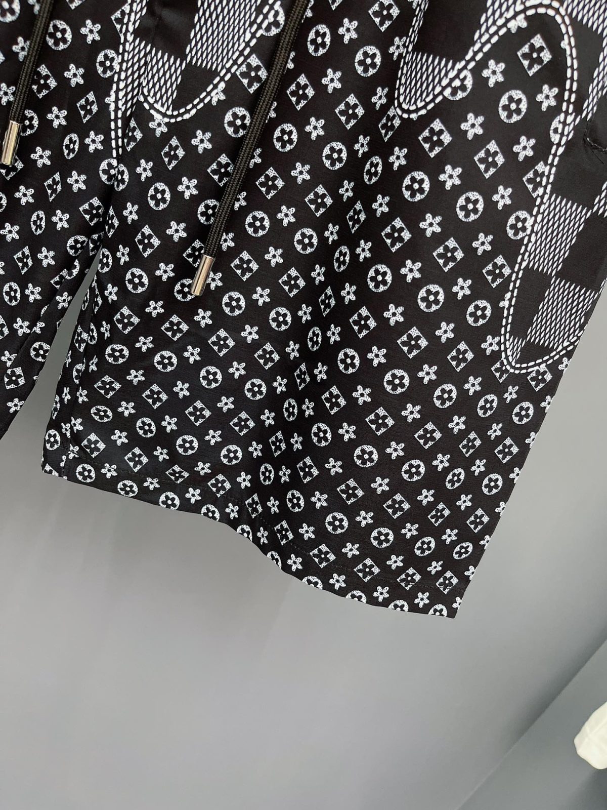 Louis Vuitton Beach Pants Size M-XXXL - Image 6