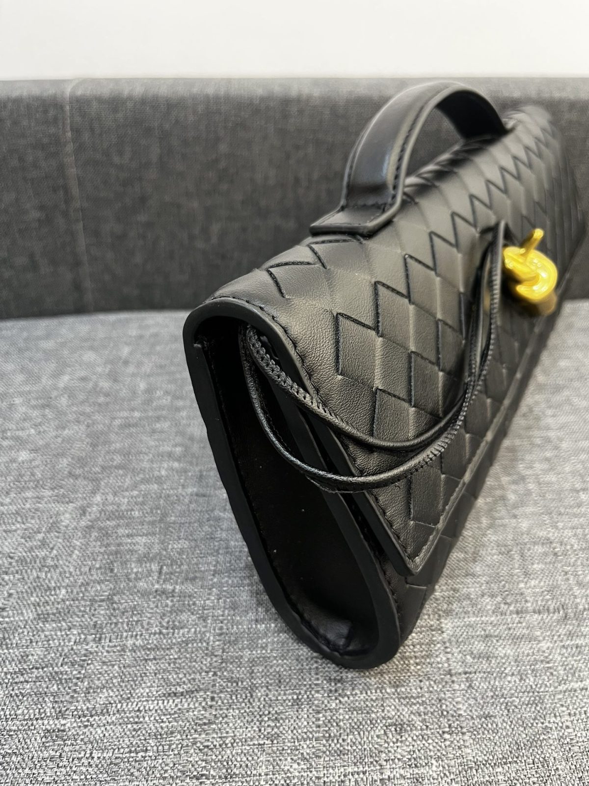 Bottega Veneta Andiamo Clutch 30*13*4cm - Image 4