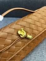 Bottega Veneta Andiamo Clutch 30*13*4cm - Image 4