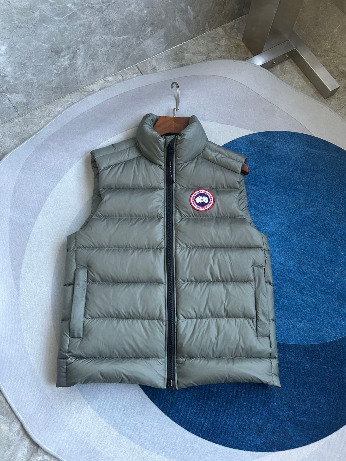 Canada Goose E2229 Crofton Vest-WD Men Winter Vest Size S-XXL - Image 3