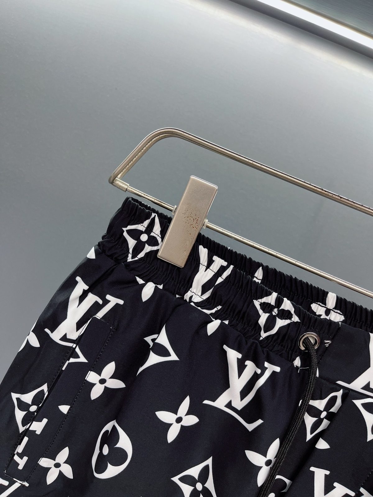 Louis Vuitton Beach Pants Size M-XXXL - Image 4