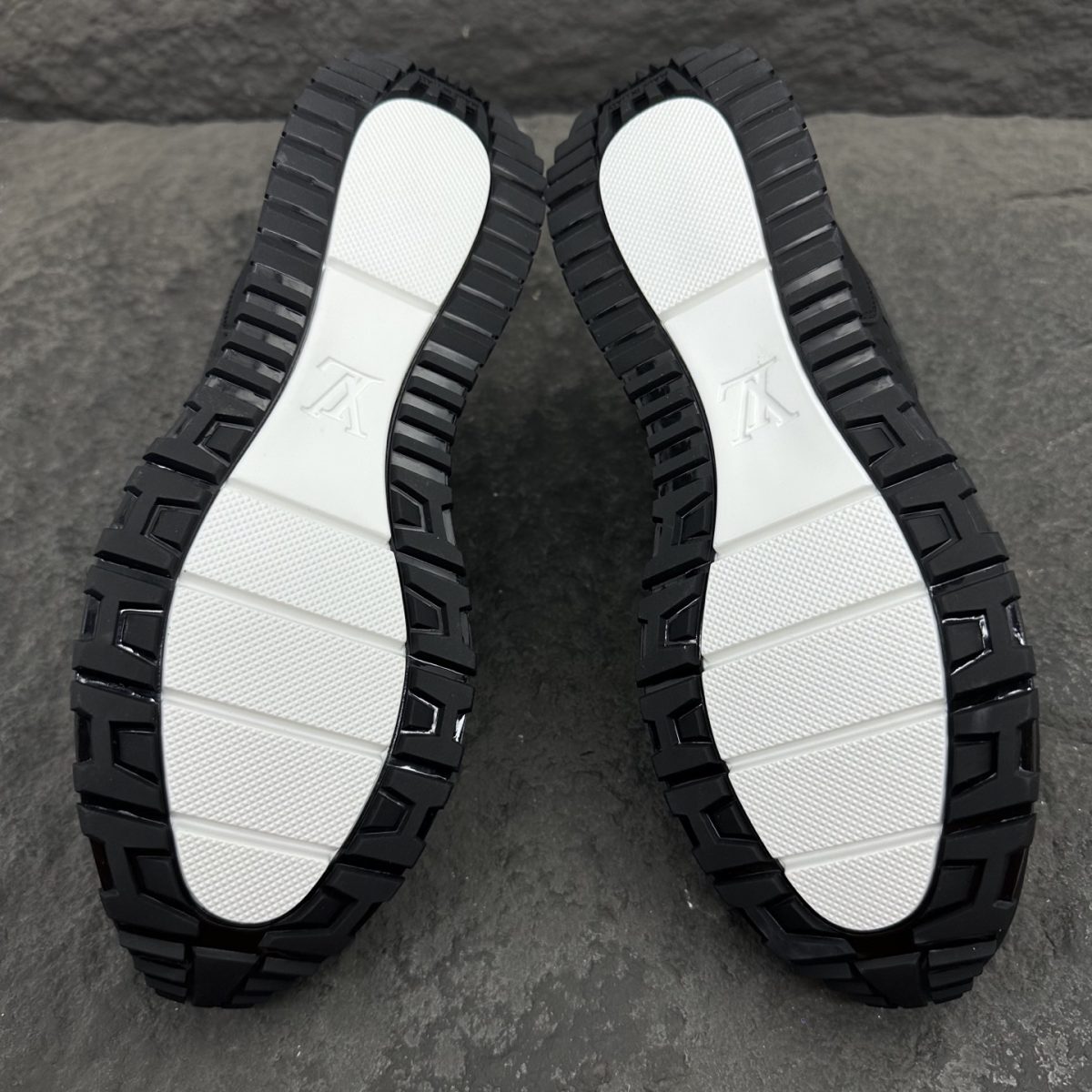 Louis Vuitton Run Away Sneaker For Men Size 39-46 - Image 6