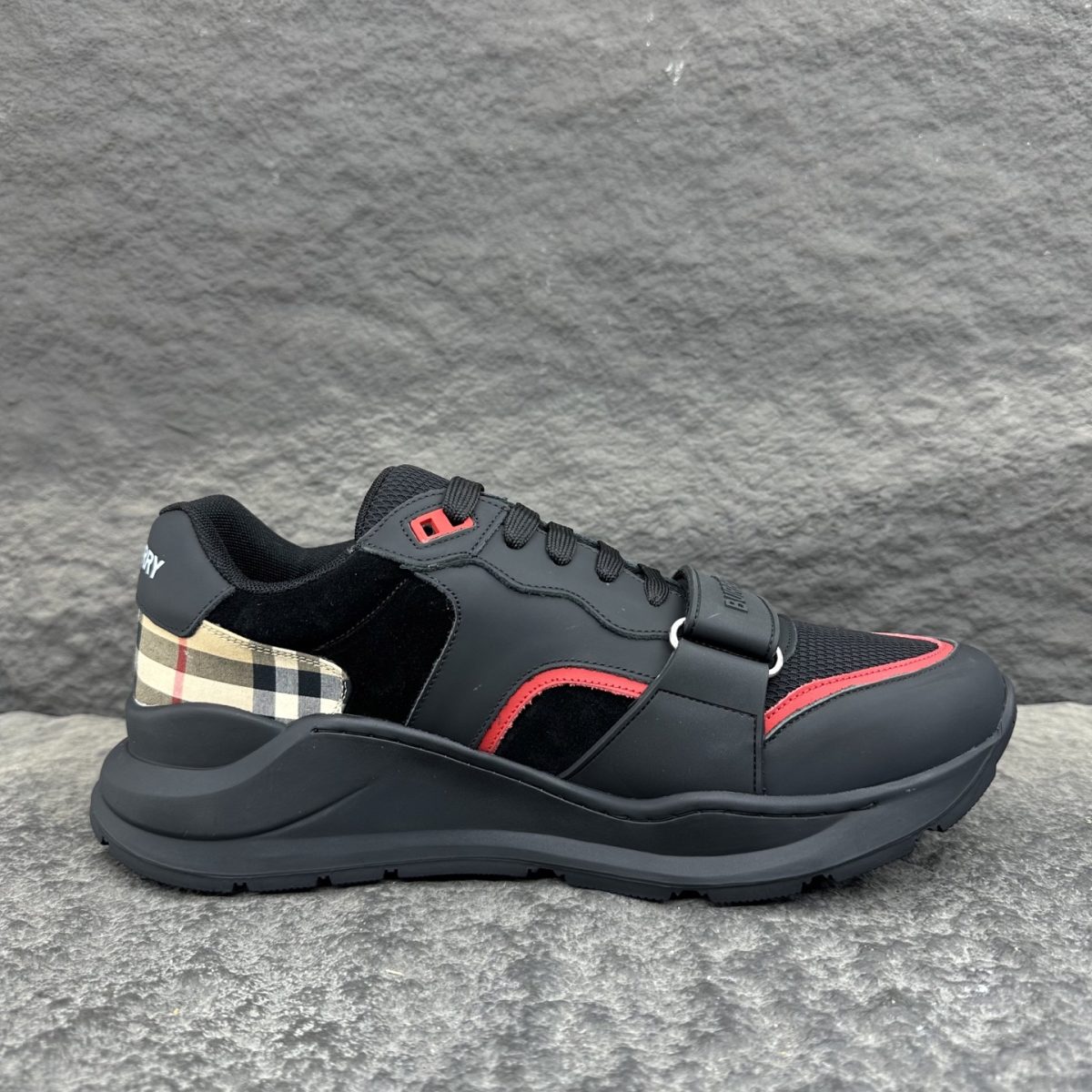 Burberry Vintage Sneaker Size 36-46 - Image 9