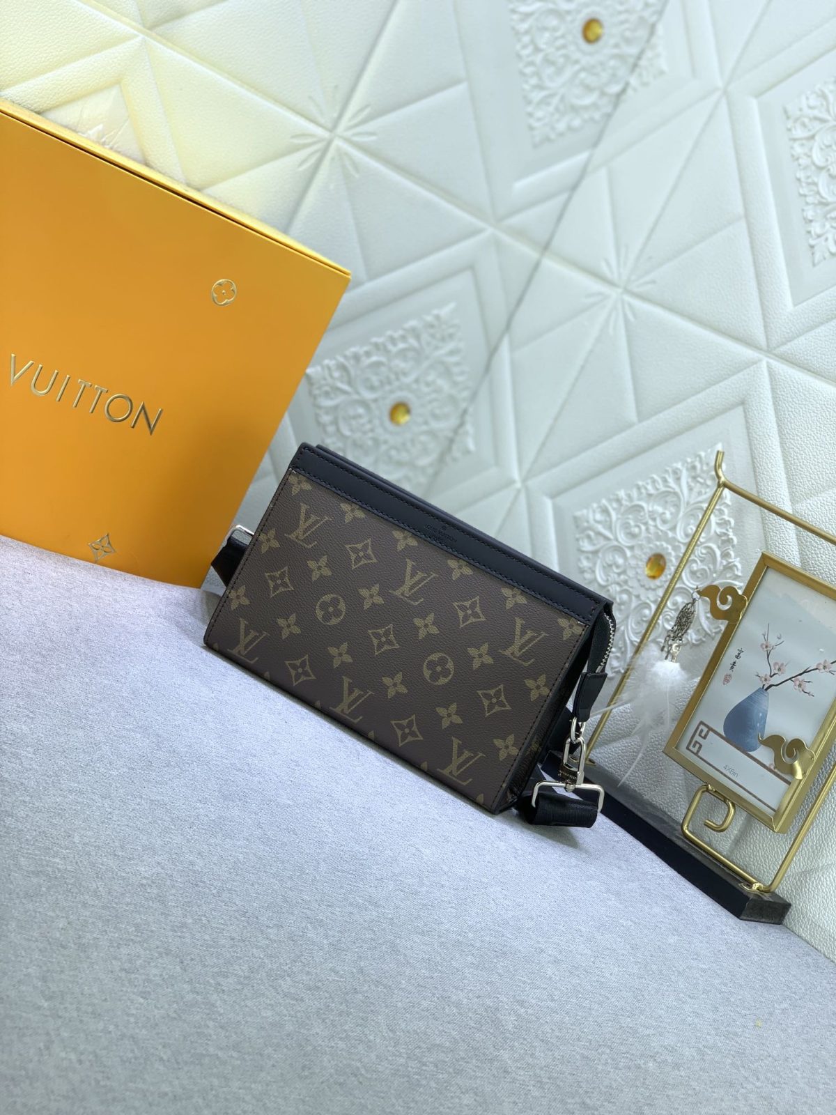 Louis Vuitton M81124 Alpha Wearable Shoulder Bags Size 18*11*6cm - Image 2
