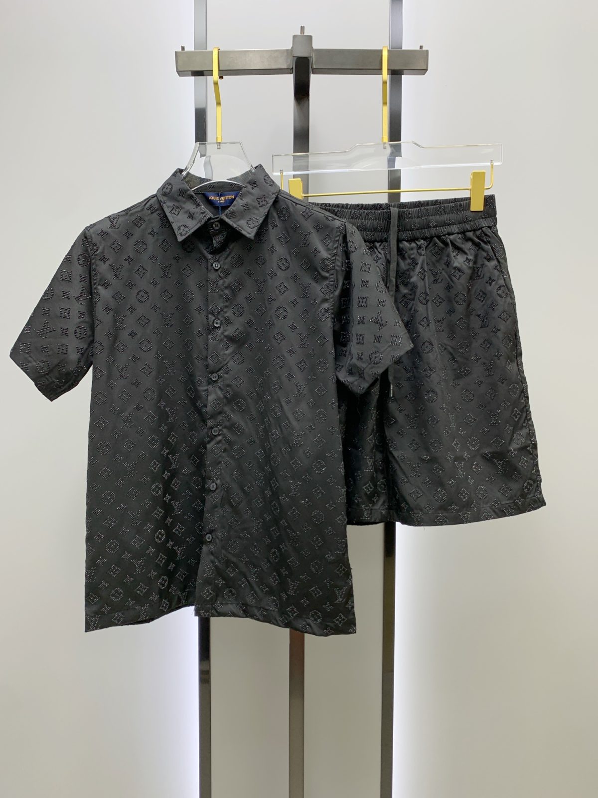 Louis Vuitton Sommeranzug Size M-XXL - Image 1
