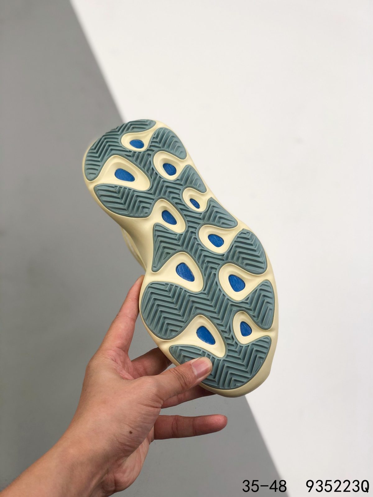 Yeezy 700 V3 Mens/Women's Sneakers Shoes 35 - 48 - Image 9
