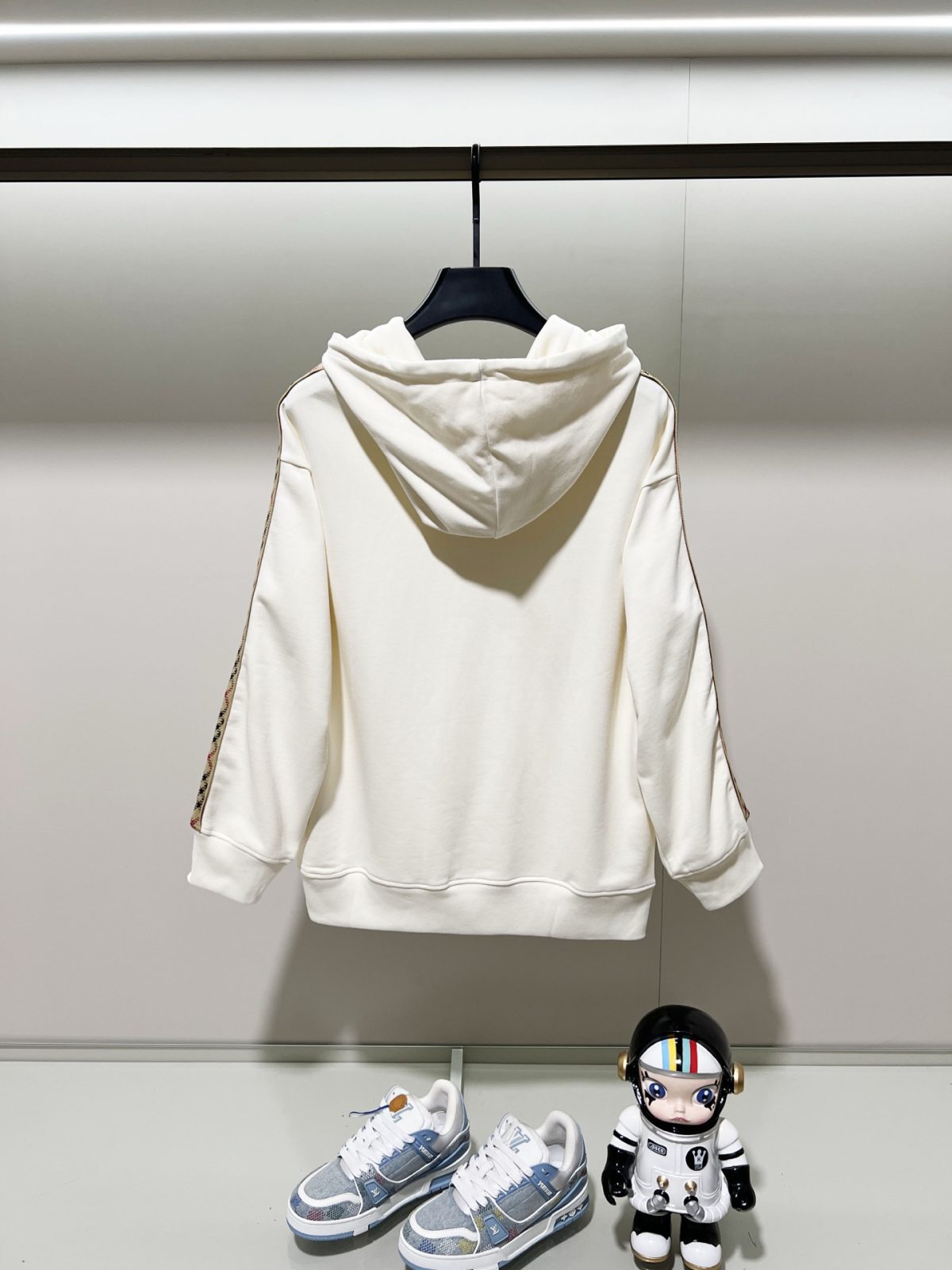 Burberry Unisex Sweatshirt Size S-XL - Image 3