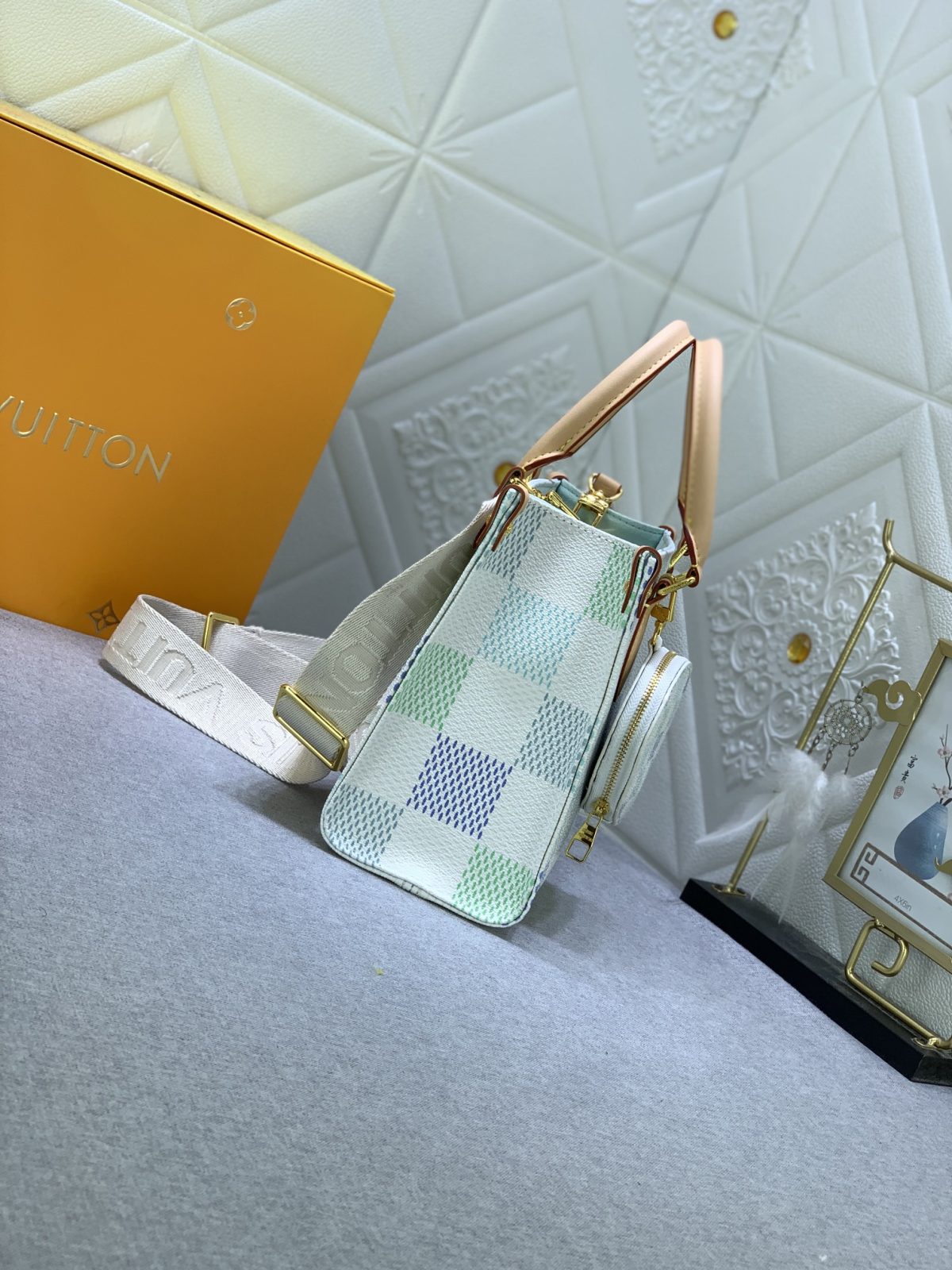 Louis Vuitton M46373 OnTheGo Shoulder Bags Size 25*19*11cm - Image 4