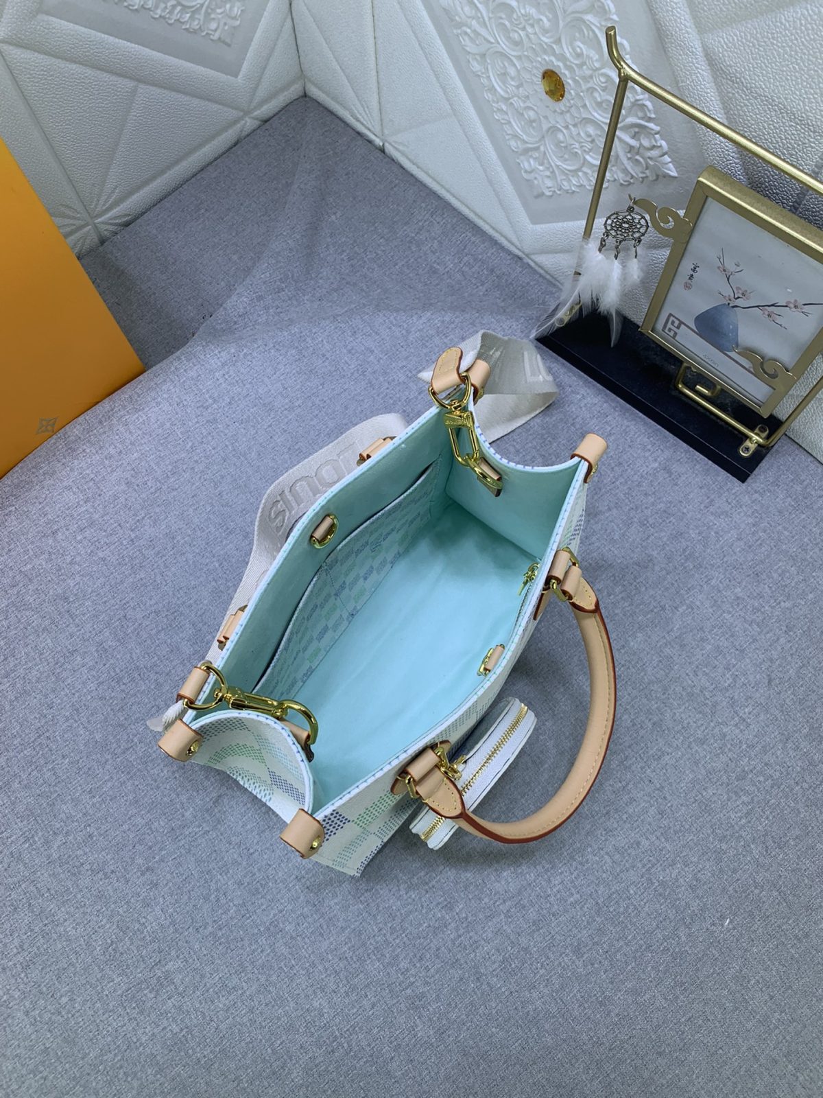 Louis Vuitton M46373 OnTheGo Shoulder Bags Size 25*19*11cm - Image 9