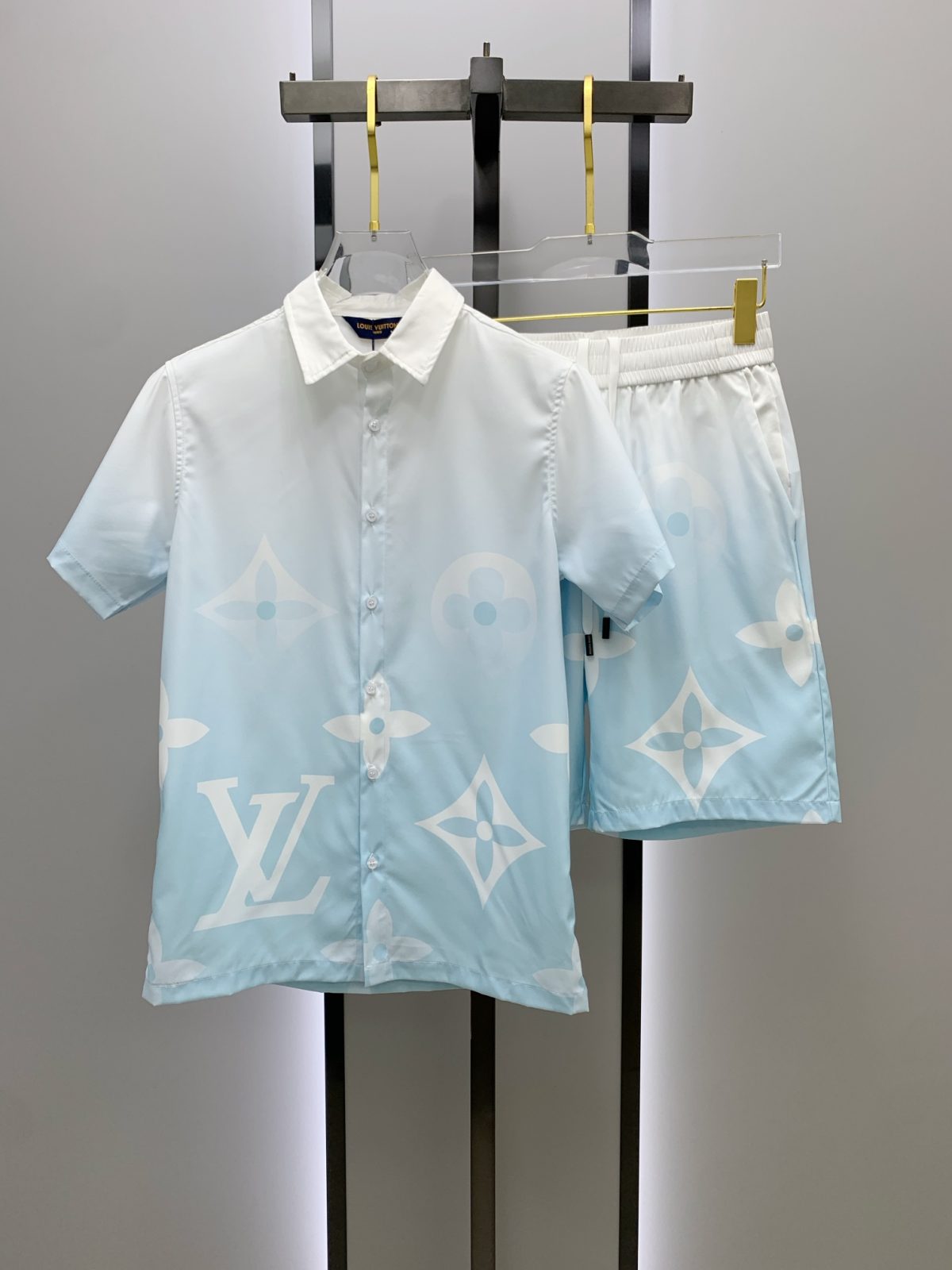 Louis Vuitton Sommeranzug Size M-XXL - Image 1