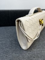 Bottega Veneta Andiamo Clutch 30*13*4cm - Image 4
