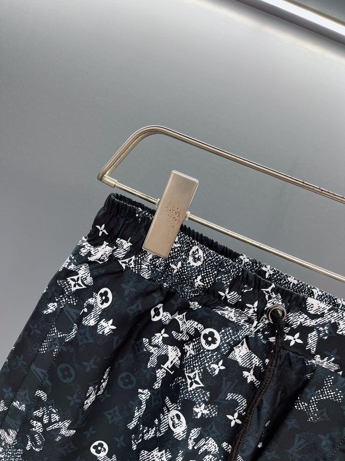 Louis Vuitton Beach Pants Size M-XXXL - Image 4