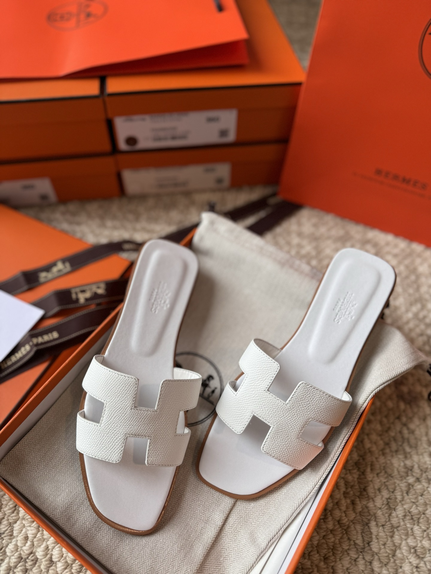 210f3c45ee8a018a.jpg Hermes Oran Slippers Size 36-41 - Image 3