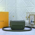 Louis Vuitton M83560 Pilot Shoulder Bags Size 20*12*5cm