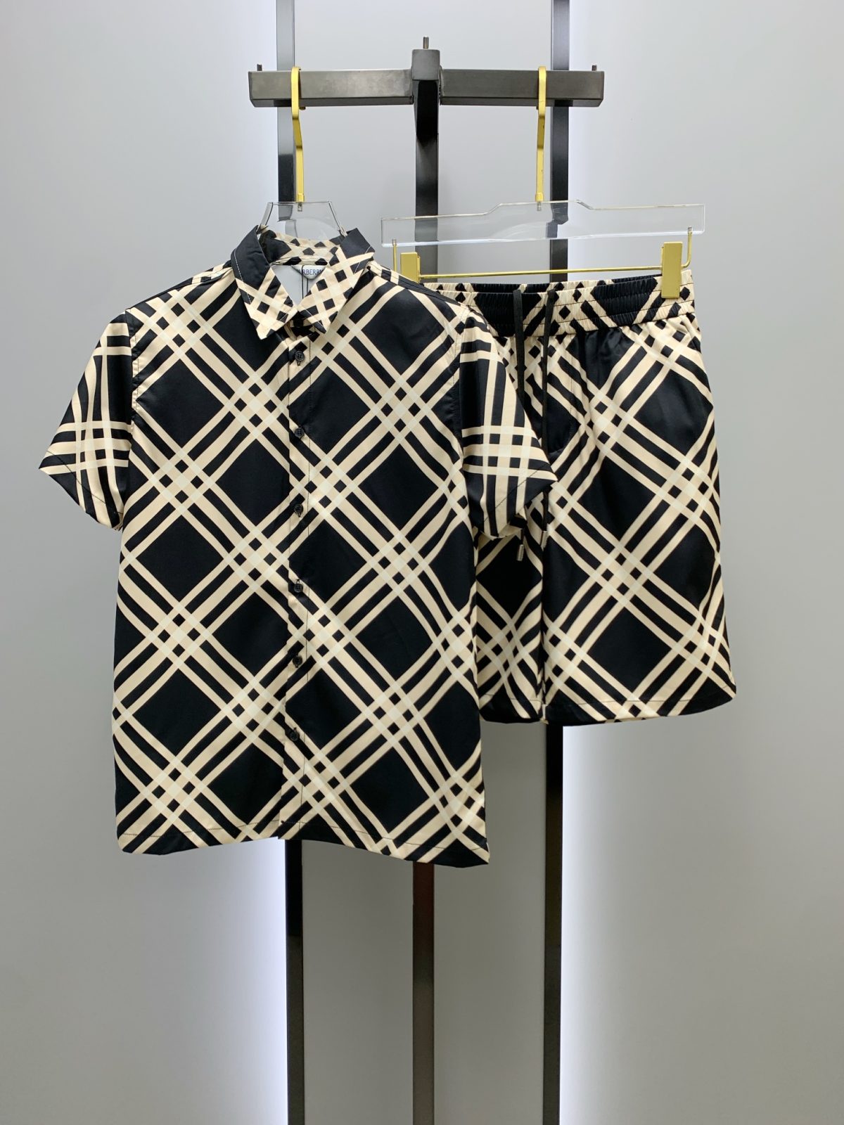 Burberry Sommeranzug Size M-XXL - Image 1