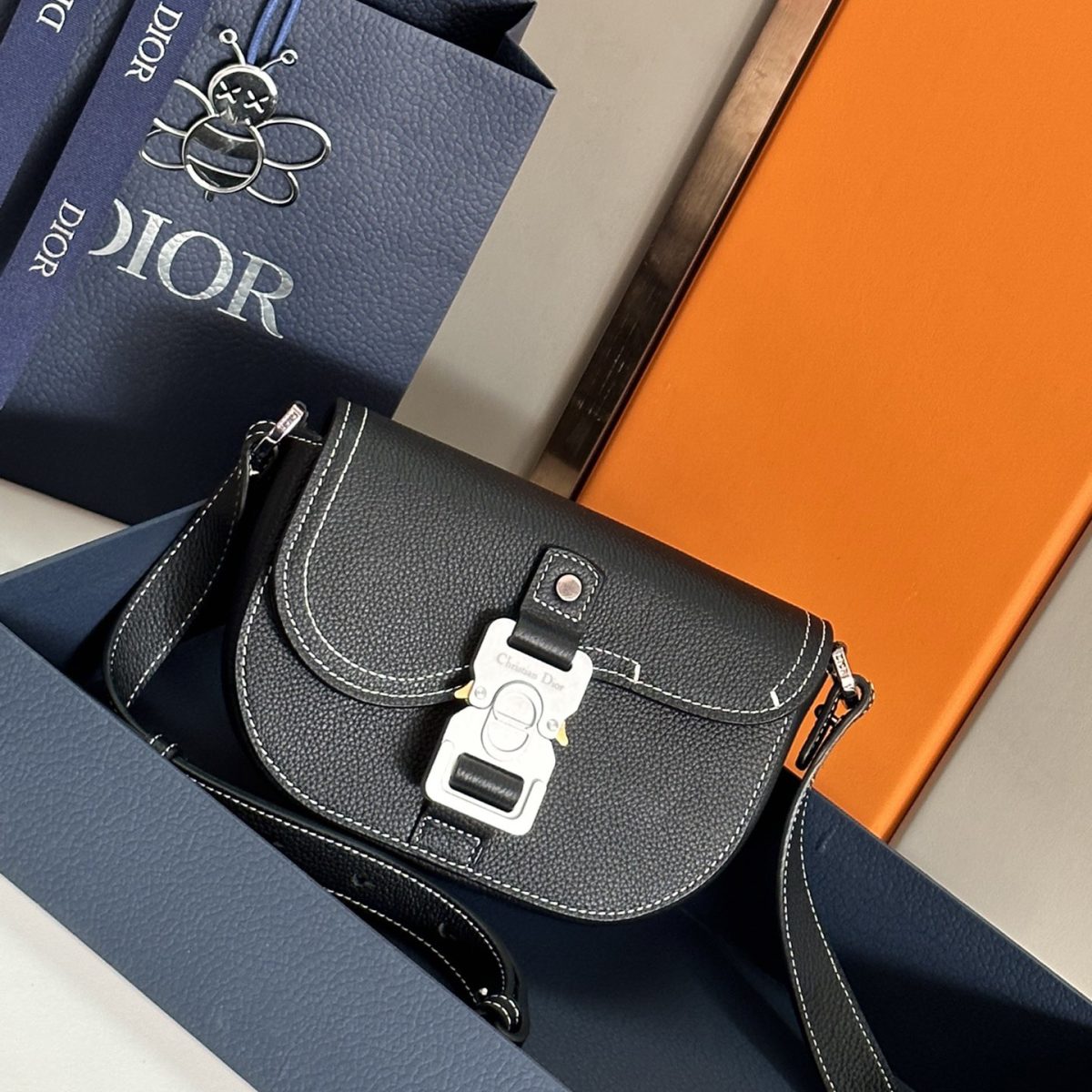 Dior Oblique Men Shoulder Bags Size 19.5*13*4.3cm - Image 1