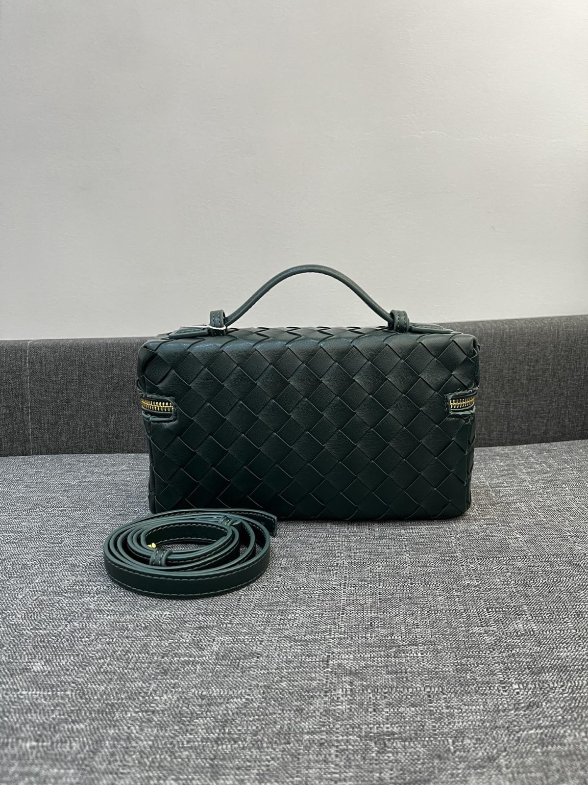 Bottega Veneta Vanity Case Shoulder Bags 24*13*6cm - Image 3