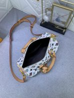 Louis Vuitton Monogram Eclipse Reverse Keepall 25 Travel Bags Size 25*15*11cm - Image 9