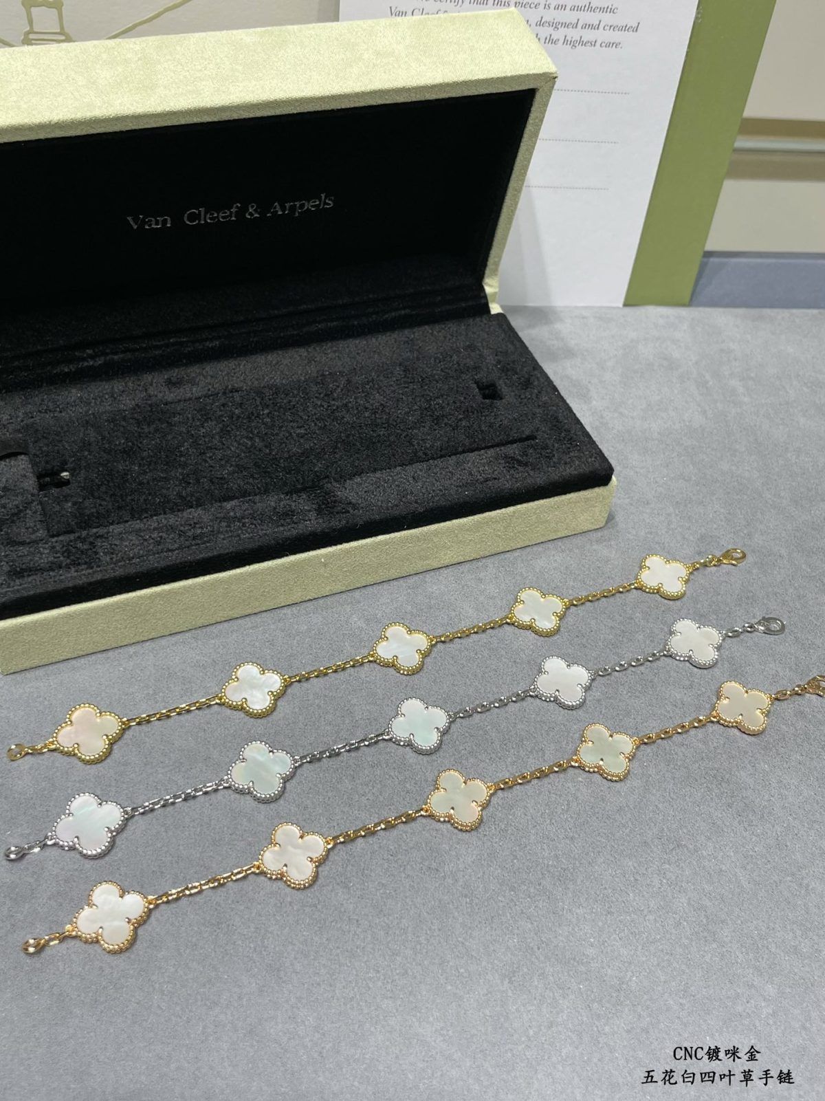 Van Cleef & Arpels Bracelet - Image 1