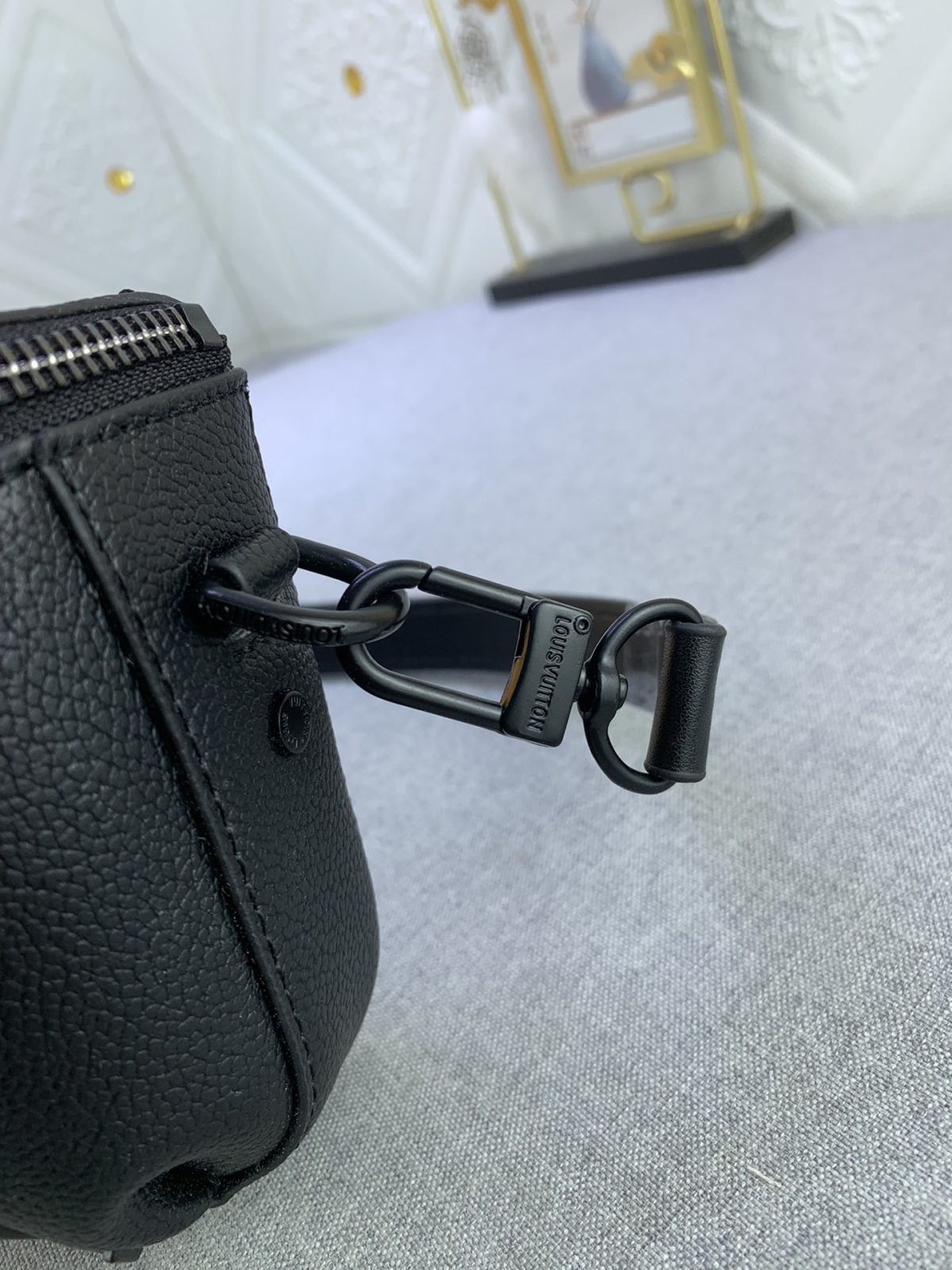 Louis Vuitton M83563 Pilot Shoulder Bags Size 20*12*5cm - Image 7