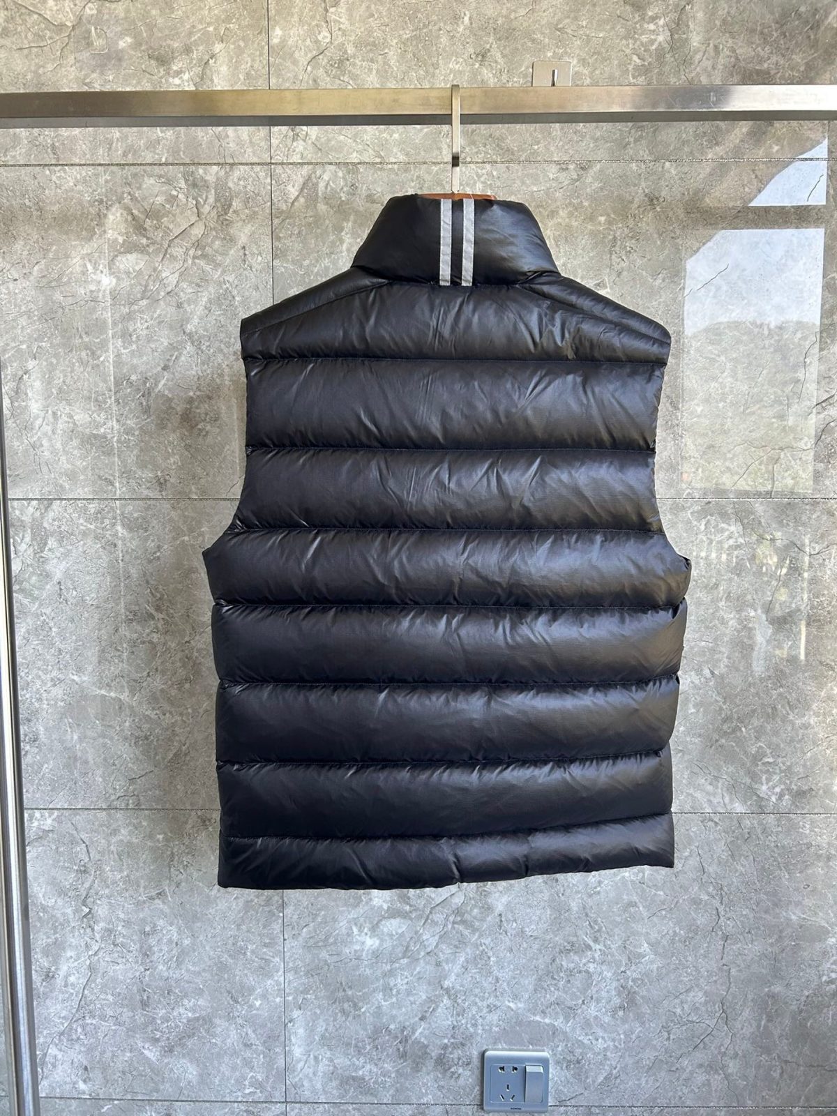 Canada Goose E2229 Crofton Vest-WD Men Winter Vest Size S-XXL - Image 2