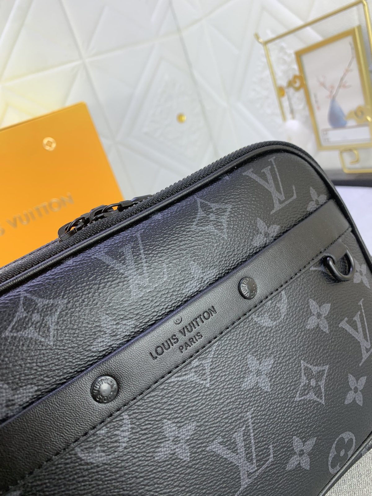 Louis Vuitton M46955 Alpha Shoulder Bags Size 11*18*6cm - Image 6