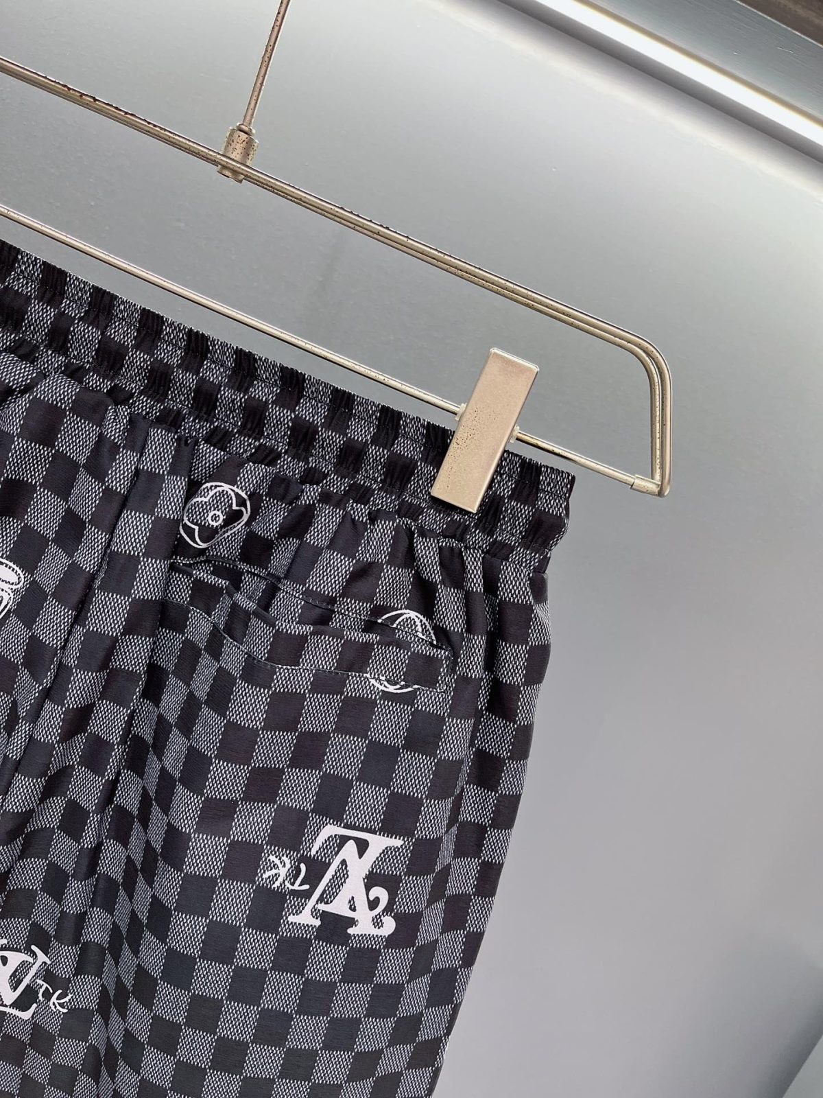 Louis Vuitton Beach Pants Size M-XXXL - Image 9